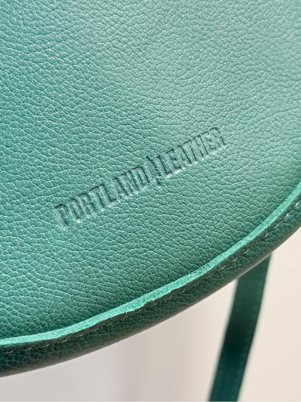 Portland Leather Medium Koala Bacalar Green Sling Bag - Picture 4 of 6